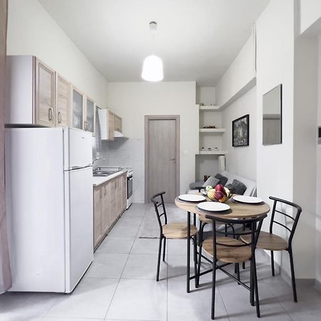 Cozy Cityscape Apartment In Афины Экстерьер фото