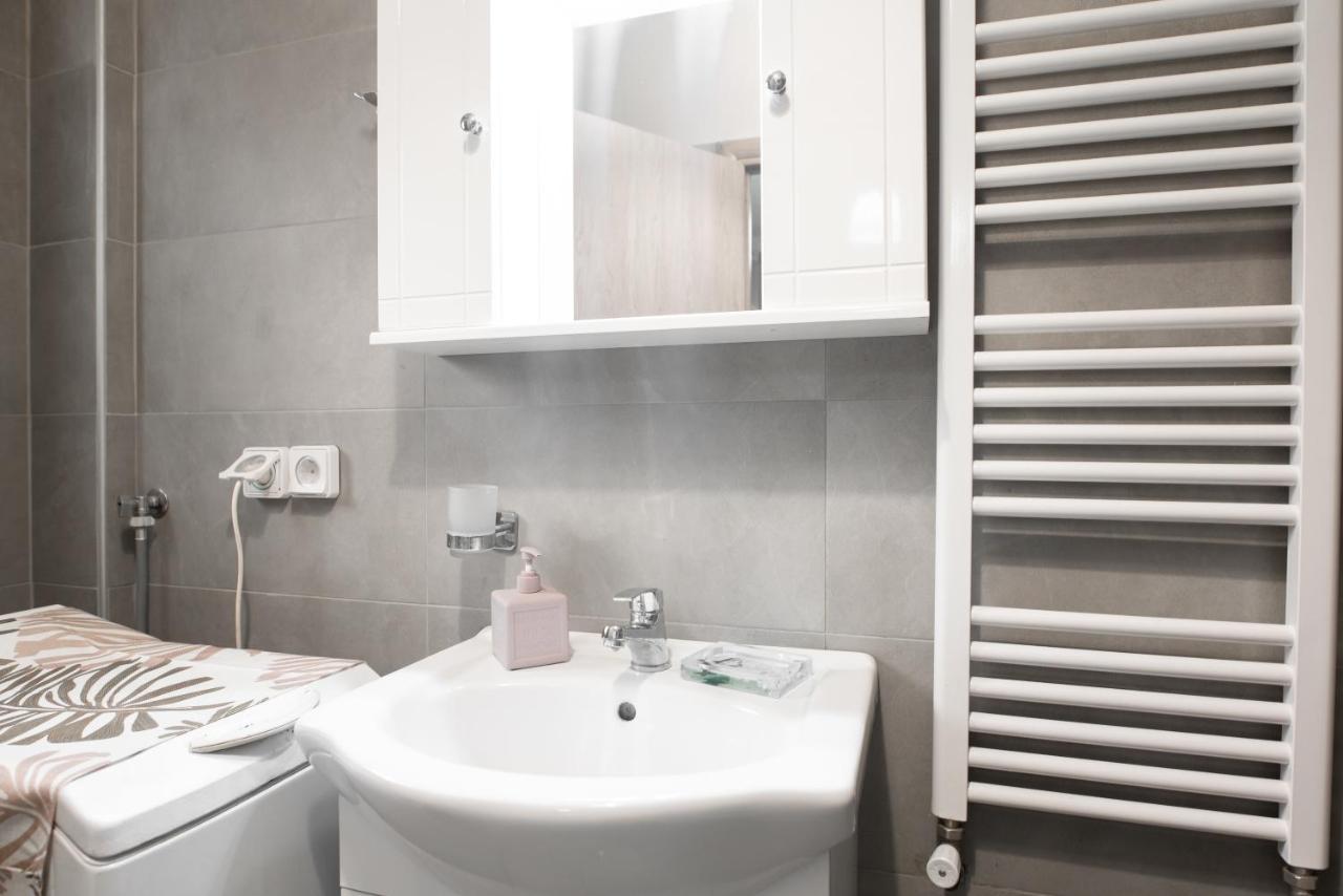 Cozy Cityscape Apartment In Афины Экстерьер фото